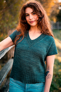 Model wearing size 40" with 4" ease © Wool & Pine © Wool & Pine