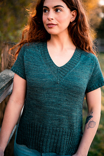 Model wearing size 40" with 4" ease © Wool & Pine © Wool & Pine