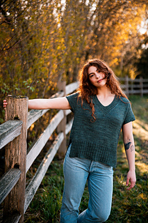 Model wearing size 40" with 4" ease © Wool & Pine © Wool & Pine