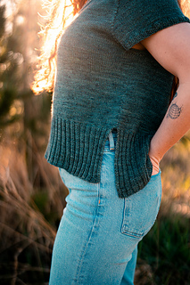 Model wearing size 40" with 4" ease © Wool & Pine © Wool & Pine