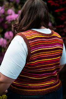 Model wear size 52" with 3" positive ease ©Wool & Pine