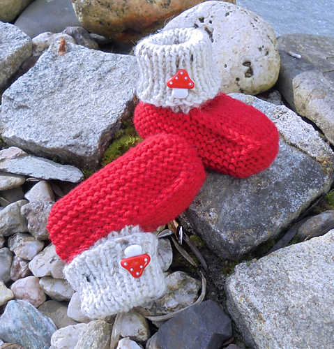 Nyfødt Booties - byNeedlesInYarns