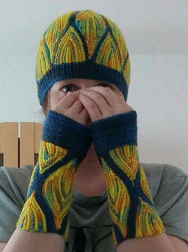 Magyar Zene hat and wrist warmers photo 4