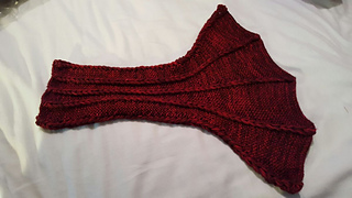 Ravelry: Xyriath's Dragon Wing Cowl