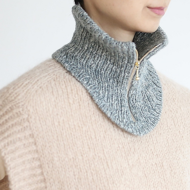 Ravelry: Zippered Rib Collar pattern by Rui Yamamuro