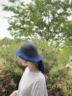 The eyelet design is based on the black sample photo version.