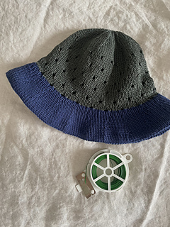 Put floral wire into the brim.