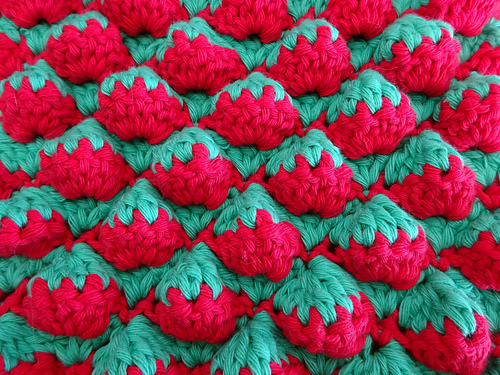 Ravelry: 152-38 Strawberry Drizzle pattern by DROPS design