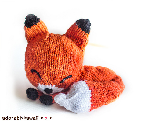 Knit Sleepy Fox Amigurumi - Amanda Maciel