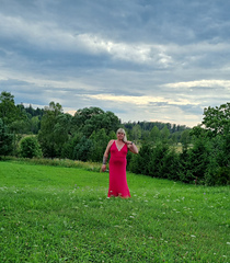 Tiia created a single back panel that connects the bodice panels and the waist.