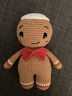 Baby friendly version, with embroidered eyes and no buttons. The eyes are a little too far apart, but I'm happy with the embroidery and I still find it cute :smile: