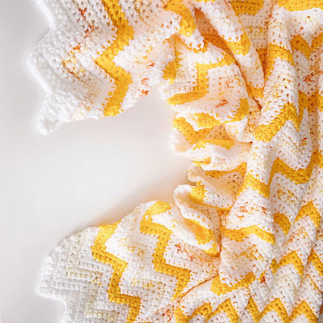 Ravelry Peaches and Cream Baby Blanket pattern by Leelee Knits