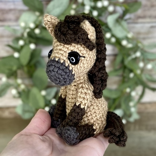 Ravelry Mini Horse Unicorn pattern by Amanda Ray