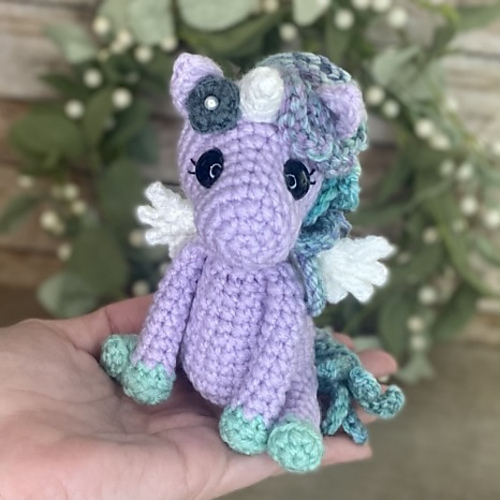 Ravelry Mini Horse Unicorn pattern by Amanda Ray