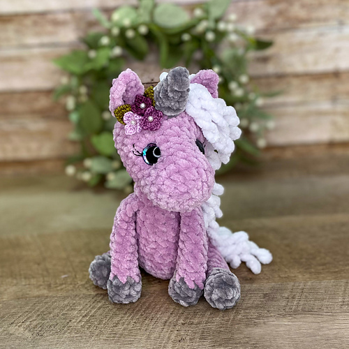 Ravelry Mini Horse Unicorn pattern by Amanda Ray
