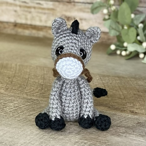 Ravelry Mini Horse Unicorn pattern by Amanda Ray