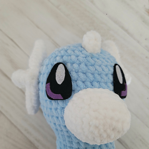 Dratini Amigurumi Chenille Pokemon - Katlyn Howlett