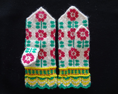 Happy Roses Mittens photo 2
