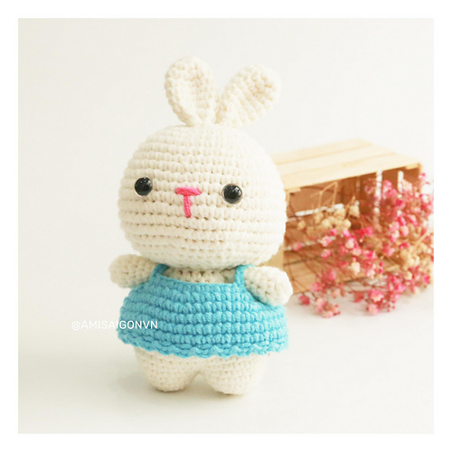 Ravelry: Amigurumi Rabbit in Dress pattern by Vui Vui