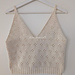 Filet crop-top with V neck pattern 