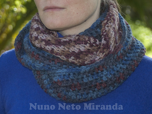 Two Colored Crochet Cowl photo 5