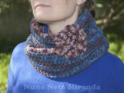 Two Colored Crochet Cowl photo 1