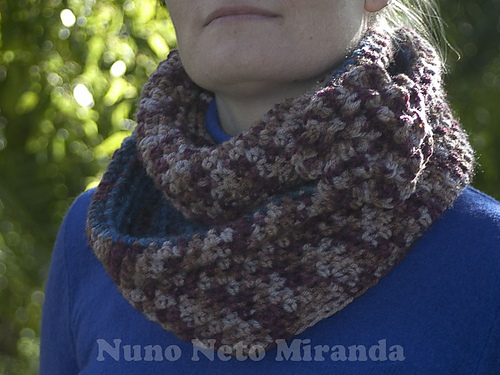 Two Colored Crochet Cowl photo 3