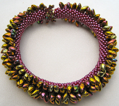 Spikes 1-A Perlecrochet-armbånd - Linda Lehman