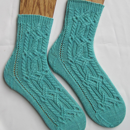 Ravelry Busy Bee Socks pattern by Linda Lehman