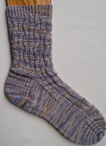 Ravelry: Easy Eccentric Ribbing Sock Pattern pattern by Linda Lehman