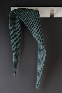 Knitted scarf made of organic yarn.
