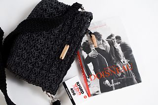 Crocheted raffia bag