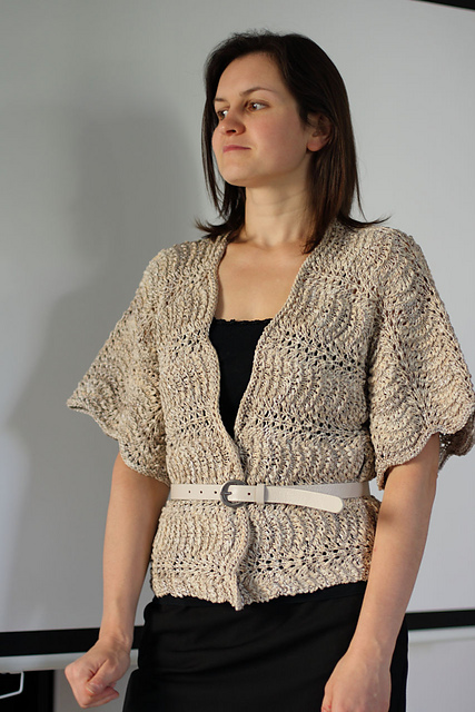 1181 Quergestrickte Damenjacke
