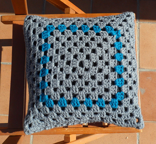 Rapido granny square pillow photo 3