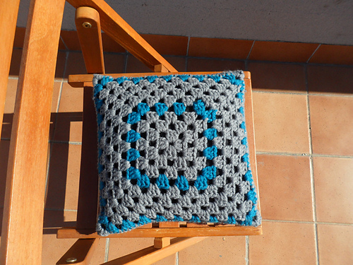 Rapido granny square pillow photo 4