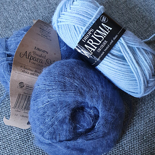 Karisma 68 Ljus Himmelsblå. Brushed Alpaca 13 Jeansblå.