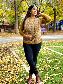 Shown with 4” ease and stockinette back
