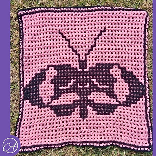 Interlocking crochet sample by Henriette Van Wyck