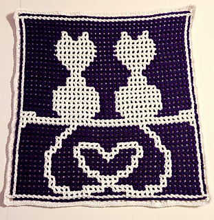 Interlocking sample by cyncitycrochets; white as Main color, Black as Accent Color.