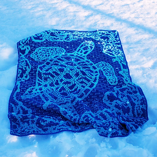 Wrong side of interlocking crochet creates a reversible image