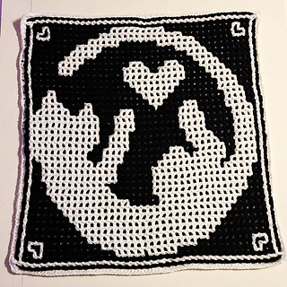 Interlocking sample by cyncitycrochets, white used as MC