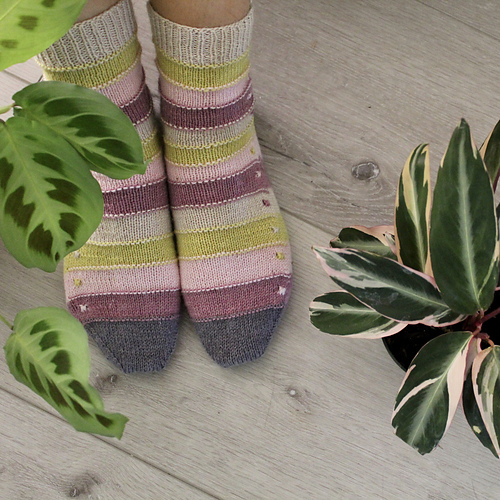 Ravelry: Little Shell Socks pattern by Natasha Kaitlin