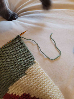 Had EXACTLY enough green yarn to finish the green segments...