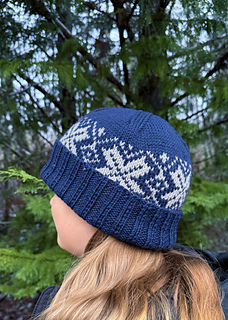 Beginner Colourwork Toque in #270 - Midnight Blue, featuring Chart 3 (Snowflakes).