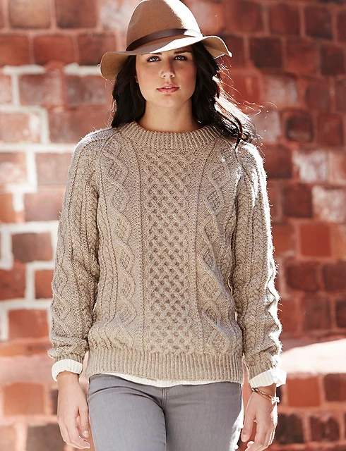 Honeycomb aran- 6 patrons de pulls femme gratuits - Maloraé Designs
