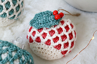Moroccan Holly Bauble Set