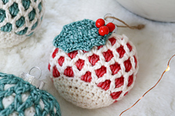 Moroccan Holly Bauble Set