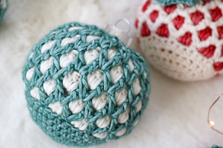 Moroccan Holly Bauble Set