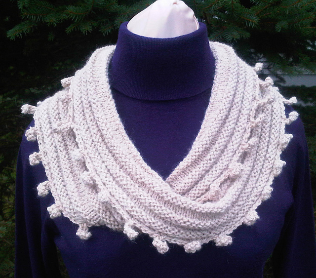 Ravelry Mobius Cowl pattern by Carole Schumann