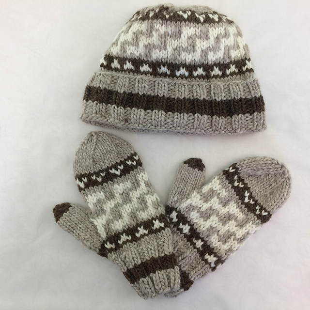 baby wooly hat and mittens